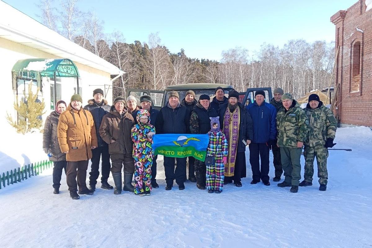 Курганский священник освятил автомобиль, подготовленный для отправки на СВО