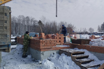 На храме в Глинках с наступлением весны начался новый строительный сезон