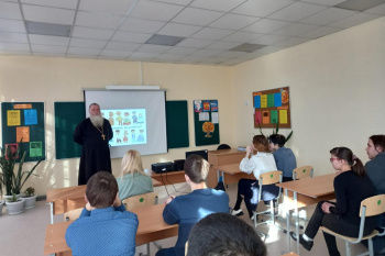 На приходах Курганской епархии проходят просмотры патриотических фильмов
