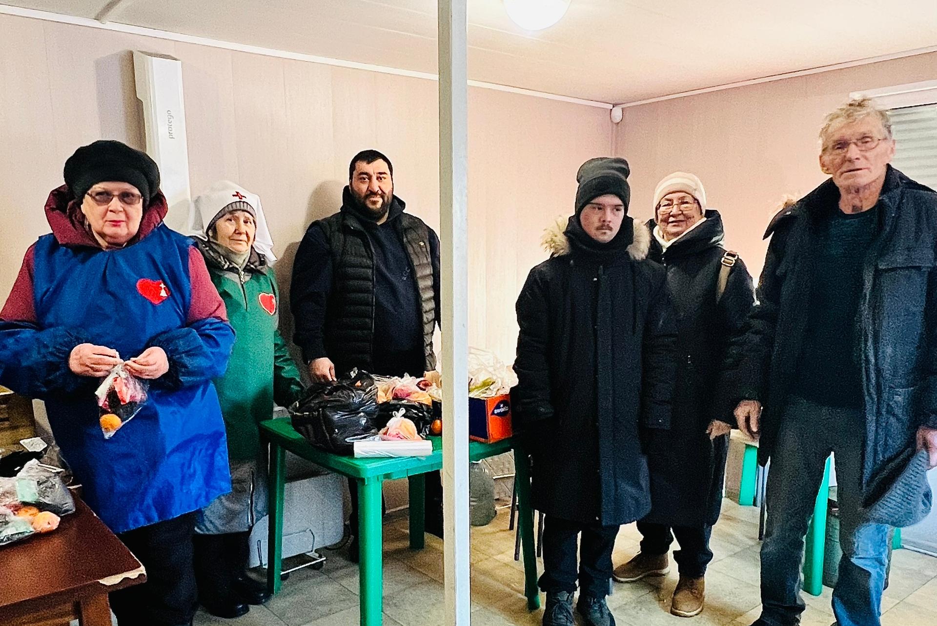 В Кургане сестры милосердия организовали в Рождество кормление и вручение подарков