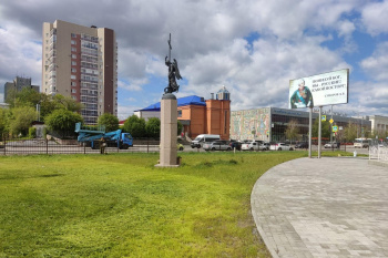 В Кургане продолжается озеленение территории Троицкого собора