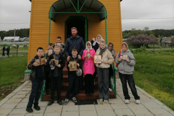 В Темляково священник провел урок в храме