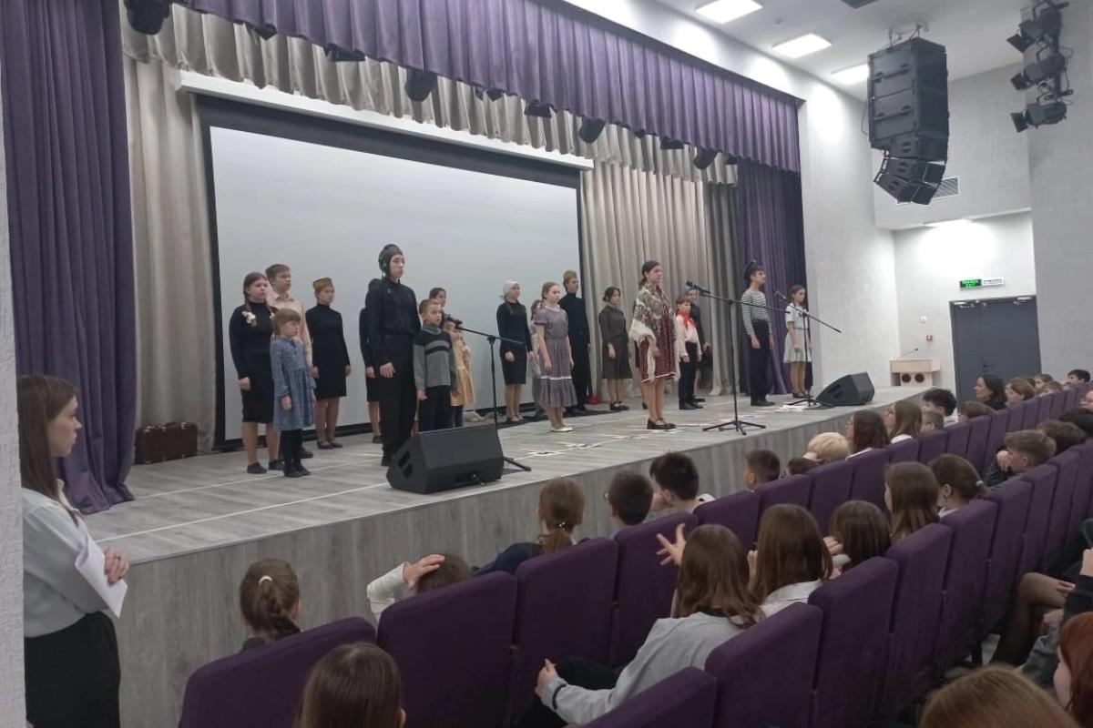 В курганской школе прошел благотворительный спектакль в пользу воинов на СВО