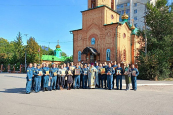 В Кургане священник вместе с огнеборцами помолился небесной покровительнице