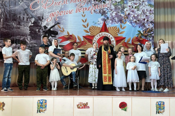 В Кургане дети подарили радость жильцам Лесниковского дома-интерната