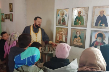 В селе Лисье школьники совершили экскурсию в храм Святой Живоначальной Троицы