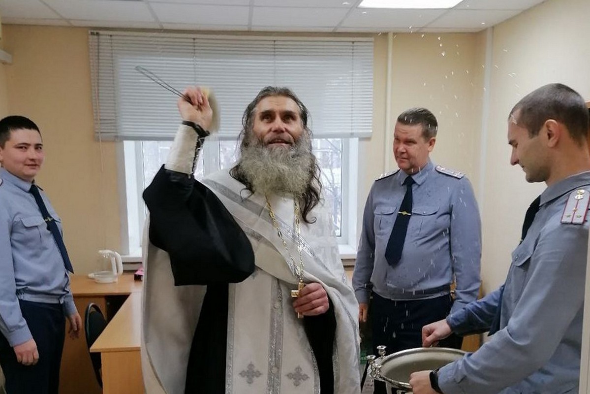 Руководитель тюремного отдела Курганской епархии поздравил сотрудников УФСИН с Богоявлением