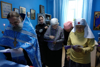 В Областной больнице Кургана каждую неделю совершаются молебны о здравии пациентов
