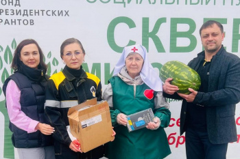 Подопечные курганского «Сквера милосердия» получают тёплую одежду