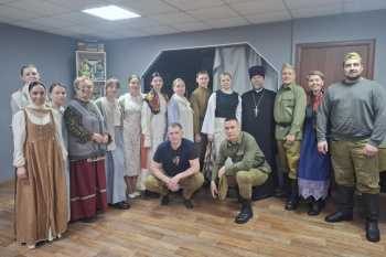 В Кургане священник поздравил победителей фестиваля «Щит и лира»