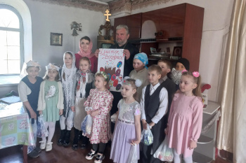 В старинном зауральском храме прошёл детский пасхальный утренник