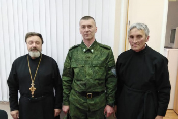 В пограничном районе Зауралья священник побывал на пункте пропуска