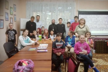 В Зауралье священник и миссионеры посетили детей, оставшихся без попечения родителей