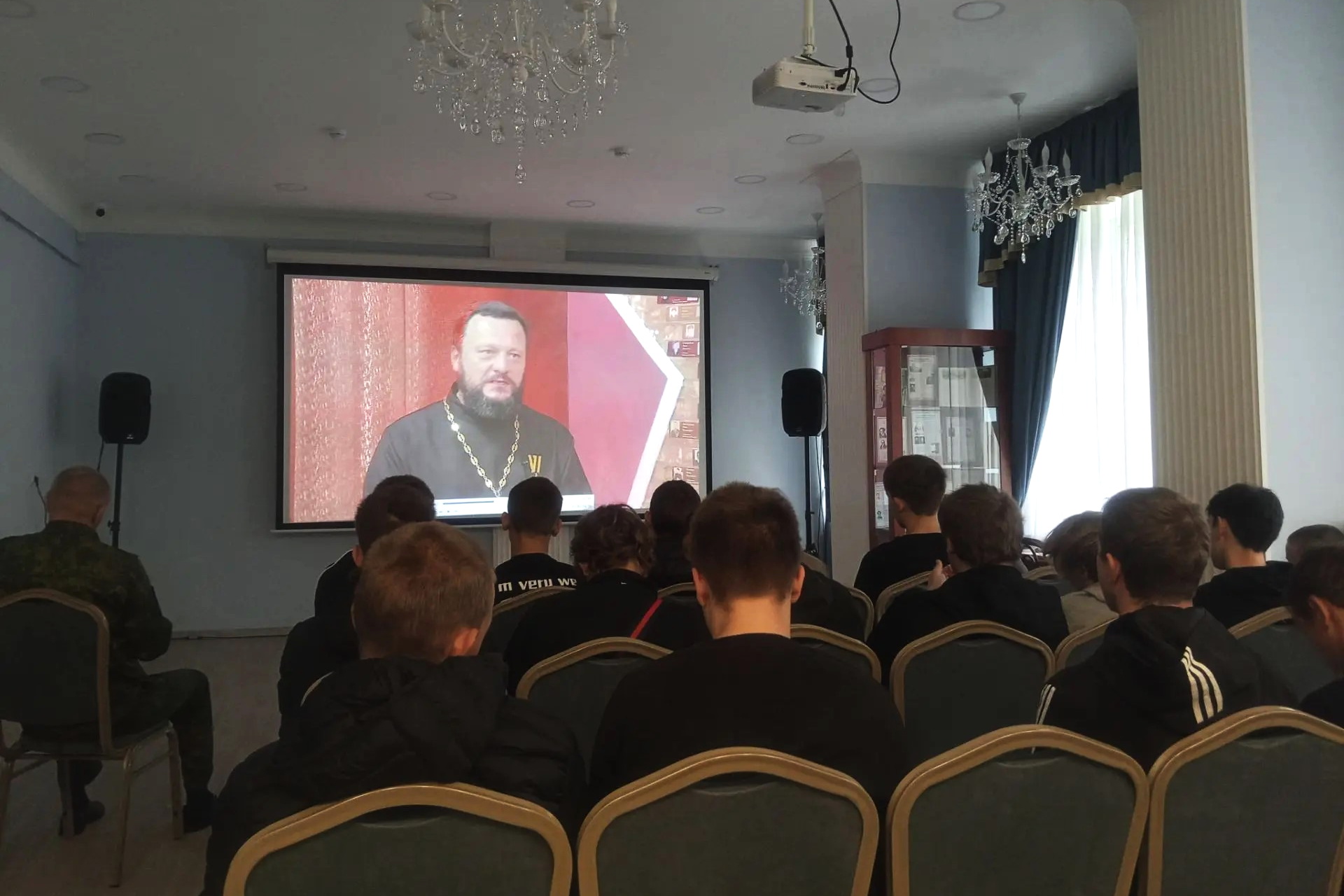 Фильм о военном священнике Сергии Алексееве показали курганским студентам 