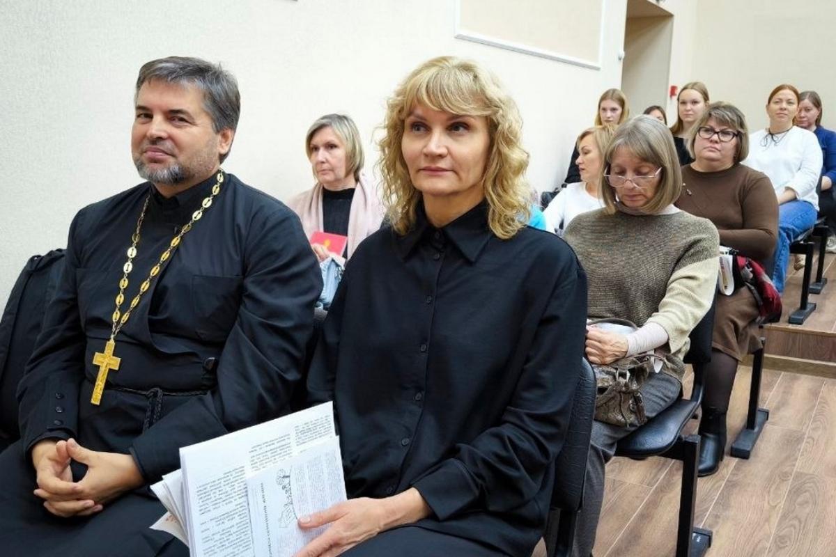 Представители Курганской епархии рассказали сотрудникам ПФР Кургана о Дне народного единства