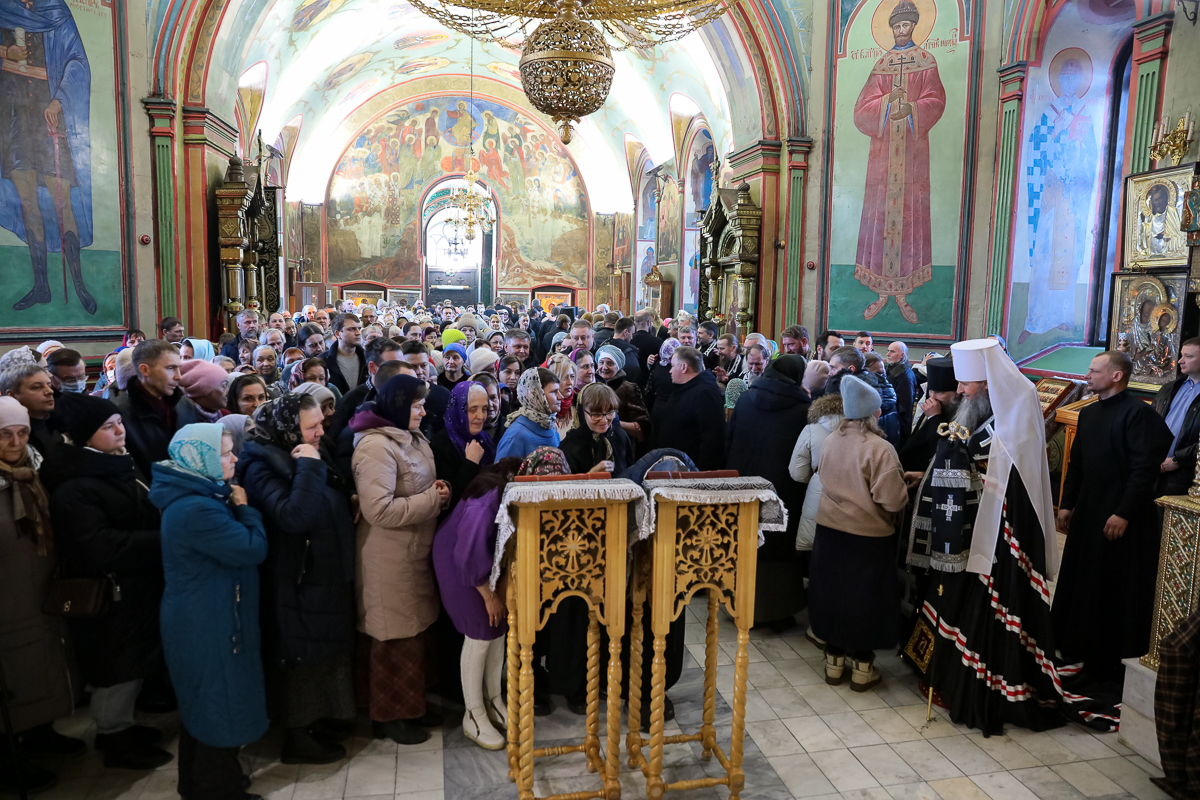 Сотни жителей Кургана пришли в Александро-Невский собор на вечерню с Чином прощения