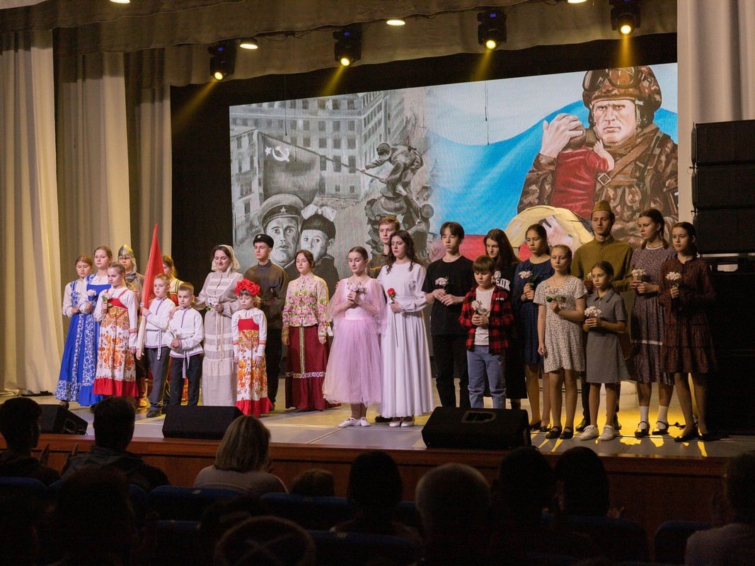 Театральный коллектив «Жар-птица» приглашает зауральцев на спектакль «Наши: во имя жизни»