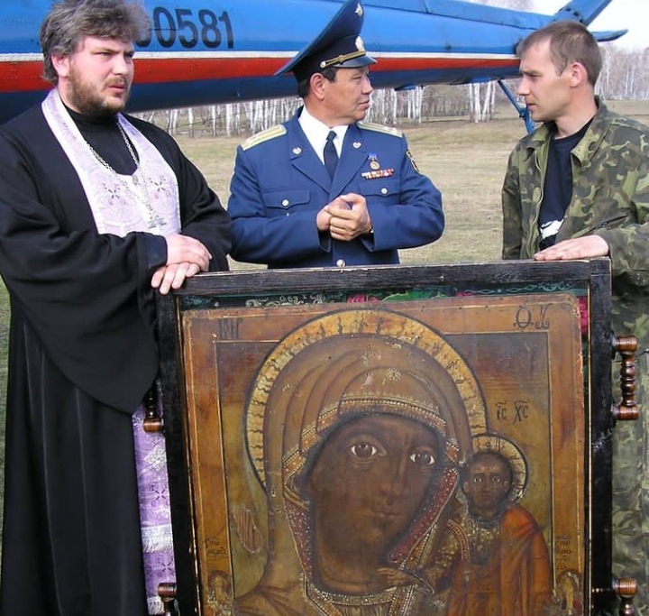2005 год Облетали с иконой.jpg 2005 год Облетали с иконой.jpg