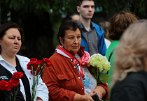 В Детском парке Кургана прошла акция в память о детях - жертвах войны в Донбассе