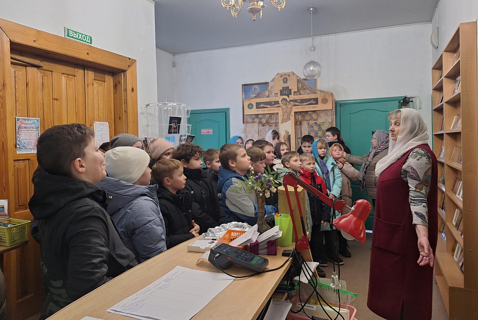 В Кургане 4-классники пришли с экскурсией в храм