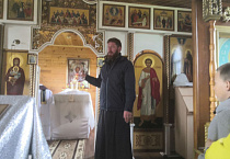 В Темляково священник провел урок в храме