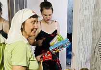 В Кургане «Экипаж милосердия» посетил малообеспеченные семьи
