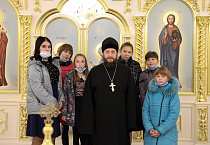 Воспитанники реабилитационного центра побывали на экскурсии в Троицком соборе Кургана