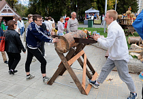 В Кургане в честь небесного покровителя Зауралья открылись праздничные «Александровские дни»