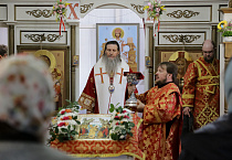 В храме села Садовое совершена первая архиерейская Литургия