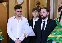 В праздник Входа Господня в Иерусалим митрополит Даниил освятил вербы в Александро-Невском соборе