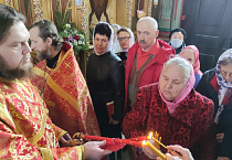 В Александро-Невский кафедральный собор доставили благодатный огонь