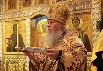 В Александро-Невском кафедральном соборе встретили мощи святителя Агафангела, исповедника, митрополита Ярославского, с благословения которого началось строительство этого храма 120 лет назад