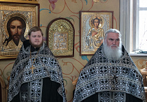 В Кургане митрополит Даниил совершил в Страстную пятницу Вечерню с выносом Плащаницы Спасителя