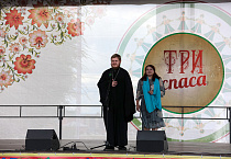 Священник из курганского собора открыл фестиваль «Три Спаса» на Троицкой площади Кургана