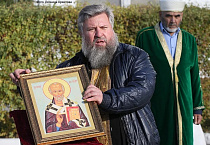 Курганский священник благословил призывников на доблестную службу