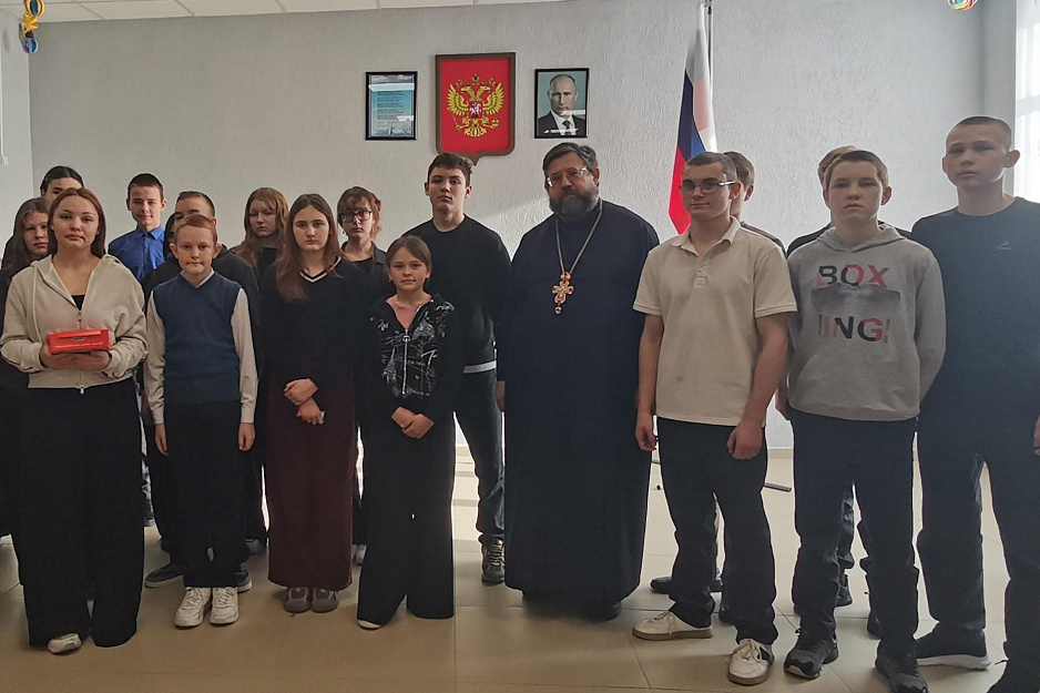 Священник из Макушино побывал в сельской школе