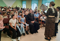 Насельник Чимеевского монастыря побывал на школьном спектакле