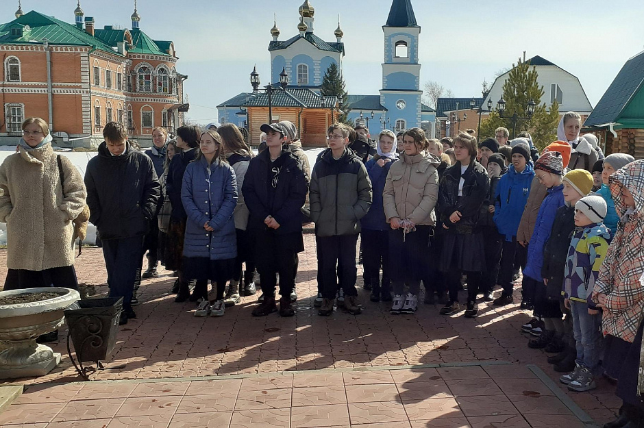 Православные гимназисты Кургана побывали в мужском монастыре