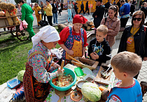 В Кургане в честь небесного покровителя Зауралья открылись праздничные «Александровские дни»