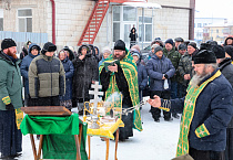Величественный крест установили на храме села Половинное