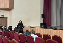 В Половинном священник рассказал школьникам о личности Патриарха Тихона