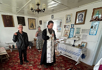 Варгашинский священник совершил Таинство Крещения в дальнем селе