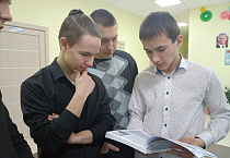Зауральское село посетил священник и выставка православной литературы
