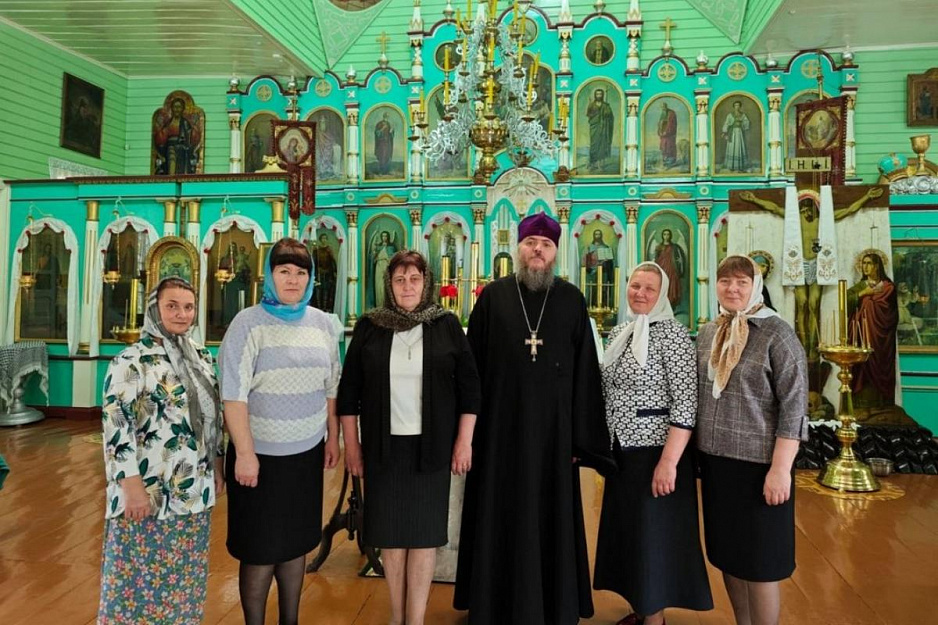 Ученики и преподаватели Боровлянской школы побывали в местном храме