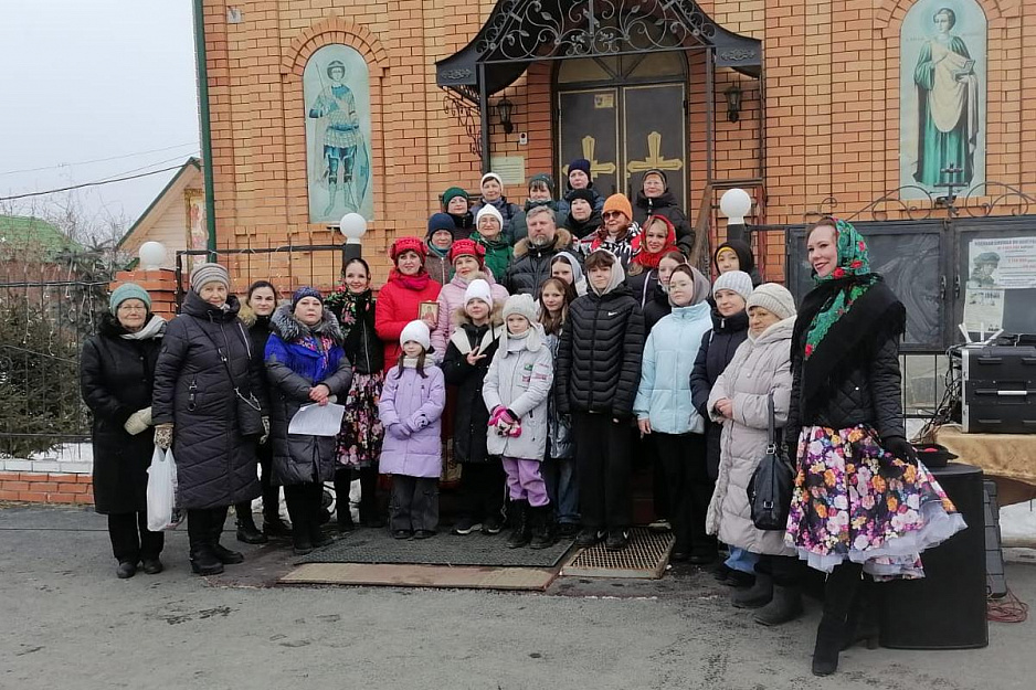 Возле курганского храма проводили Масленицу