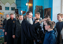 В Никольском храме села Гладковское состоялась архиерейская Литургия