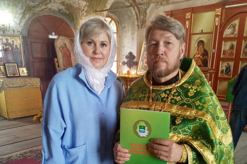 Настоятелю Свято-Никольского храма вручили поздравительное письмо