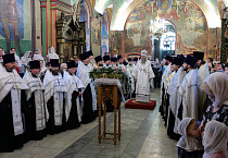 После Рождественской вечерни митрополит Даниил поздравил детей с радостным праздником