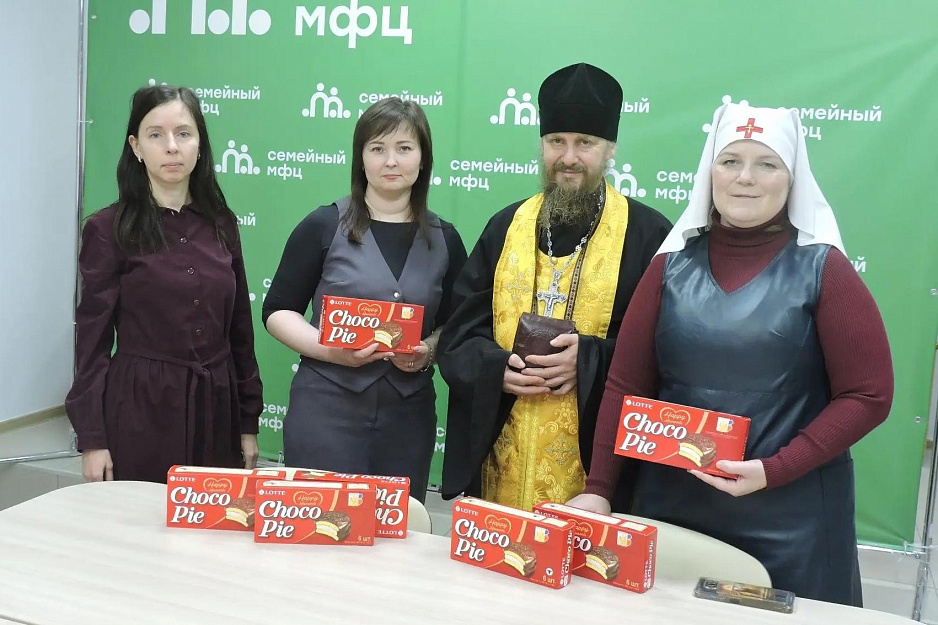 Представители Курганской епархии передали сладкие подарки Центру социальной помощи семье и детям