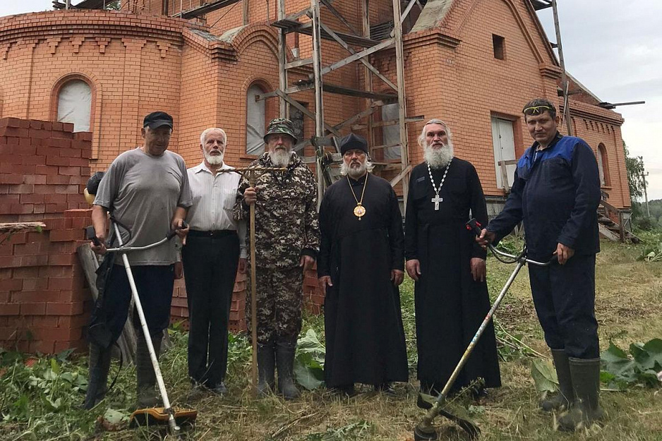 В Варгашах молитвой и трудом помянули царственных страстотерпцев